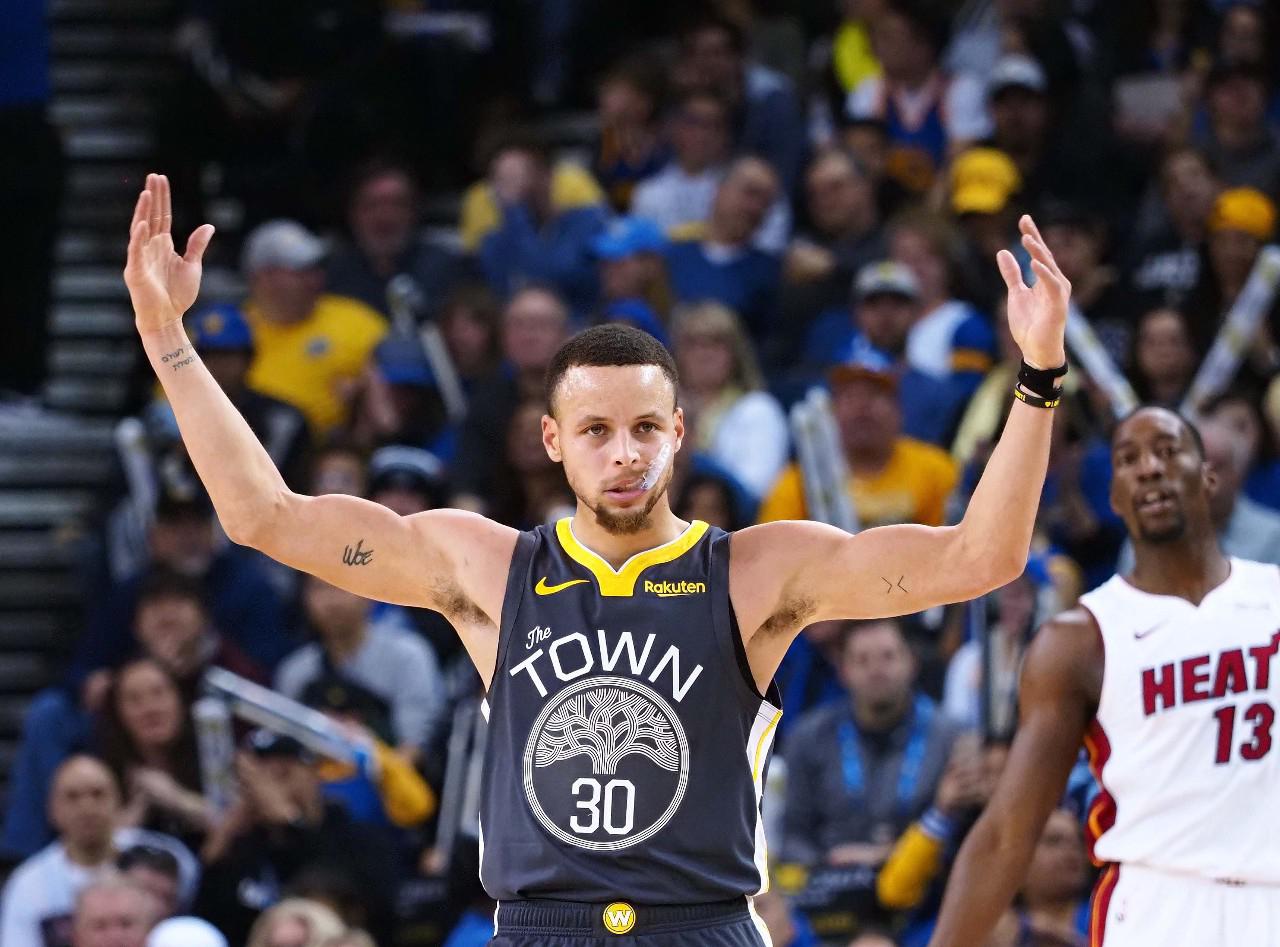 国足两回合 国足两回合