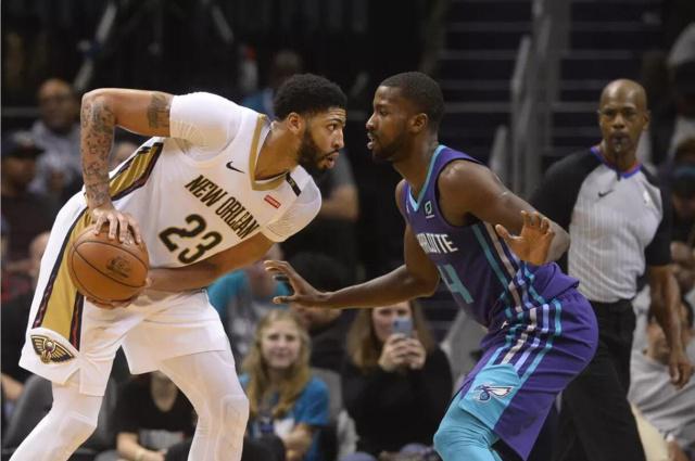 他在中场的 他在中场的