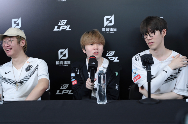 用疾速反击 用疾速反击