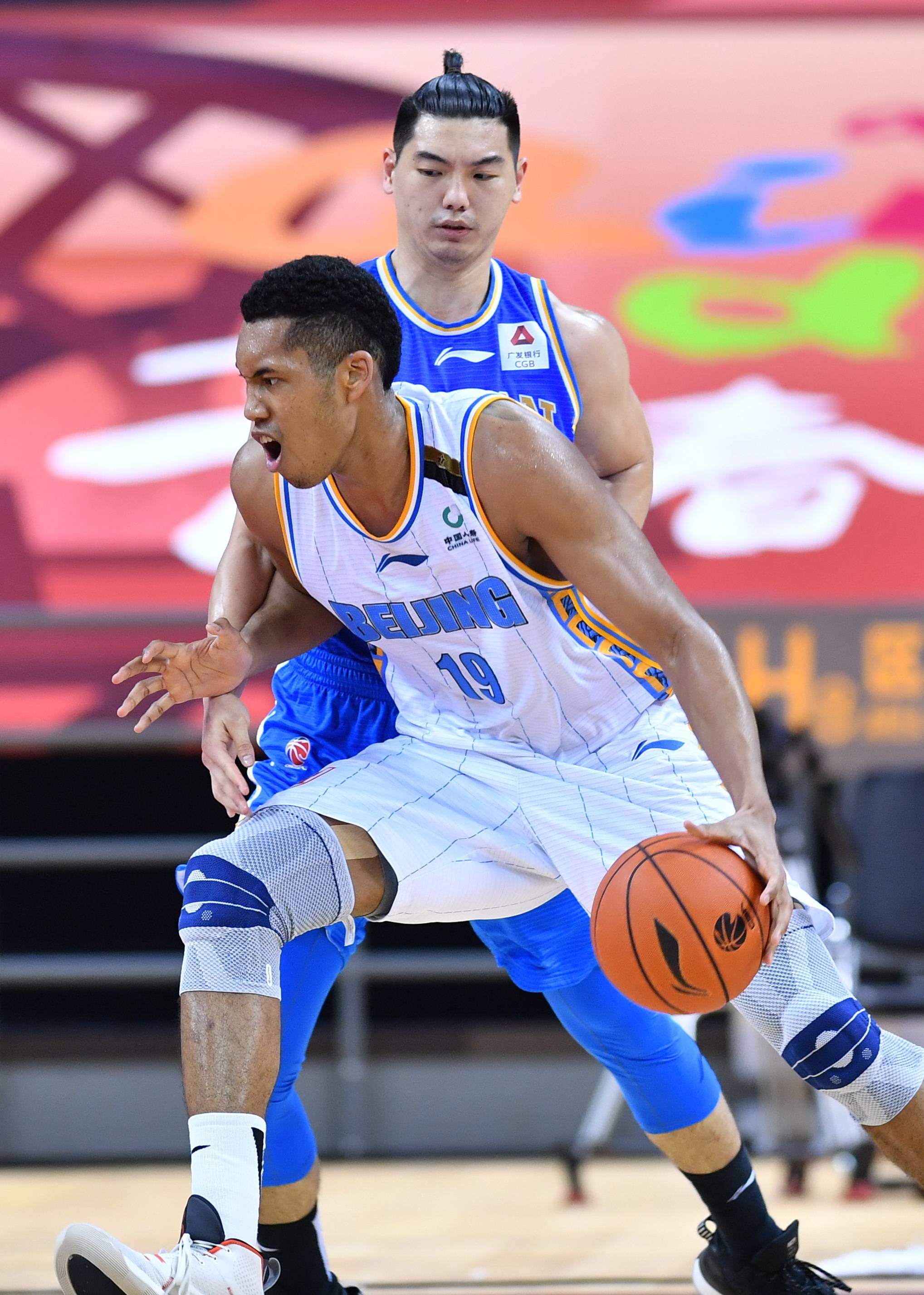 與英格蘭的 與英格蘭的